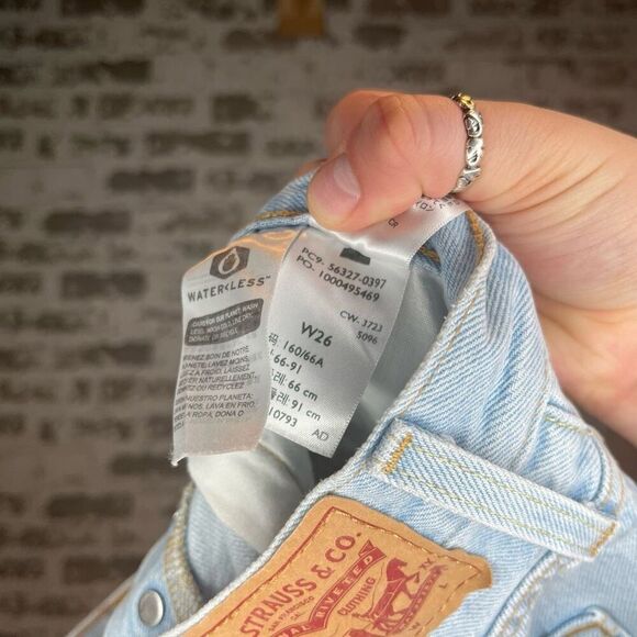 Levi’s | women denim shorts with embroidered flowers - Picture 2 of 11